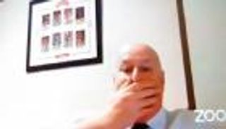 مسؤول بريطاني سابق ينطح "البقرة الحمقاء"