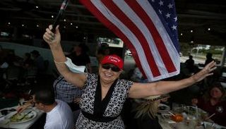  إحدى مؤيدات ترامب خلال مؤتمر لإعادة انتخابات