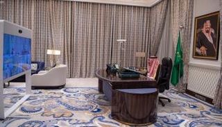 العاهل السعودي خلال ترؤسه اجتماع مجلس الوزراء