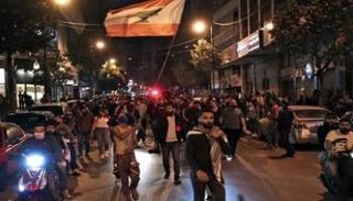 جانب من مظاهرات لبنانية سابقة تطالب بحصر السلاح بيد الدولة