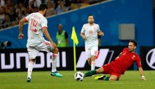 مباراة سابقة بين منتخبي إسبانيا والبرتغال