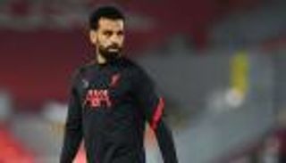 بالصور.. كيف أنقذ "البطل" محمد صلاح مشردا إنجليزيا؟