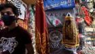 إيطاليا تواجه زيادة إصابات كورونا بكمامات إجبارية وطوارئ