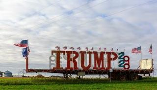 جانب من الدعاية الانتخابية في ولاية ويسكونسن - أ.ف.ب