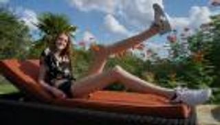 فيديو.. فتاة تدخل جينيس بأطول ساقين في العالم