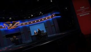 فيروس كورونا سيطر على مناظرة بنس وهاريس- الفرنسية