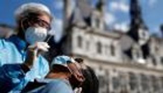 كورونا يتوحش في فرنسا.. وماكرون يلجأ لقيود جديدة