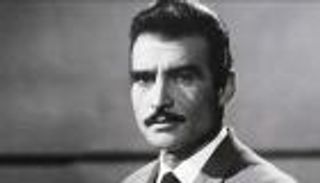 جريمة قتل أفسدت حياة الفنان أحمد مظهر.. وابنه الجاني