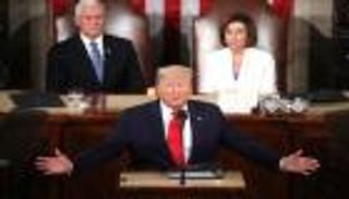 بيلوسي "تشكك" في قدرة ترامب على قيادة البلاد