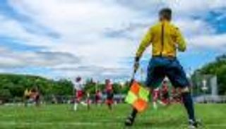 في ألمانيا.. الاعتداء على حكم = إيقاف 8 سنوات