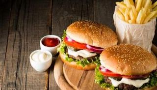 الوجبات السريعة تؤدي لضعف المناعة