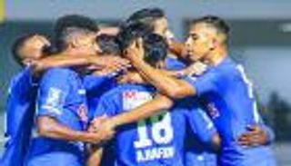 الدوري المغربي.. جنون الدقائق الأخيرة يقود الرجاء للقب رقم 12