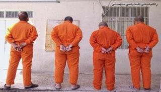 خضر إلى اليسار مع 3 بريطانيين آخرين