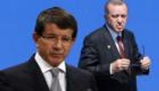 داود أوغلو: أردوغان حول تركيا إلى "شركة عائلية كارثية"