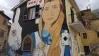 حكاية قرية تروي جدرانها أشهر قصص الخيال