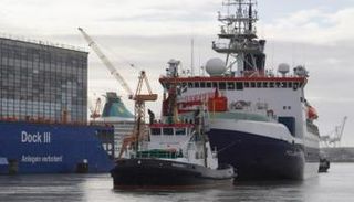 عودة كاسحة الجليد "بولارشتيرن" إلى ميناء بريميرهافن