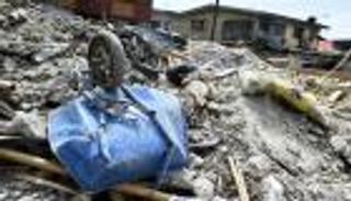 بالصور.. مصرع 8 وإصابة 10 إثر انهيار مبنى في لاجوس