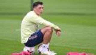 أموال بلا مقابل.. رفض النصر السعودي يمنح أوزيل مكافأة مليونية