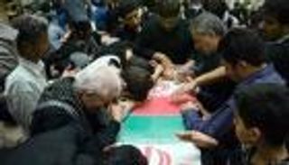 بعد التكتم.. إيران تستعيد رفات 7  من "المدافعين عن الحرم"