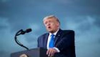 ترامب يتوعد المتظاهرين.. من "الكلاب الشرسة" لـ"سجن الحيوانات"