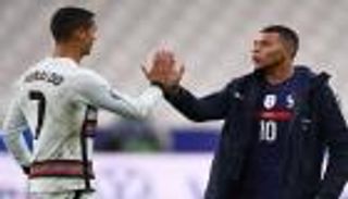 أحدهم مبشر ببرشلونة.. 5 نجوم يعتبرون كريستيانو رونالدو مثلهم الأعلى