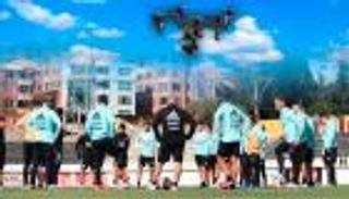 طائرة "درون" تتجسس على ميسي في مران الأرجنتين