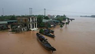 جانب من آثار السيول في فيتنام