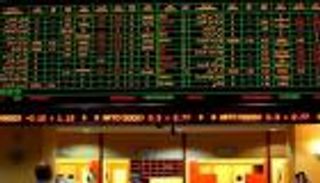 سوق "أبوظبي".. الرابح الوحيد بين بورصات الخليج