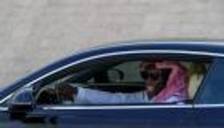 بالفيديو.. "شبيه جوميز" يورطه مع رئيس الهلال السعودي