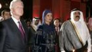 رسائل هيلاري.. مليون دولار هدية "عيد ميلاد" بيل كلينتون من قطر