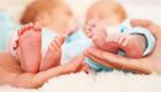 مدينة تحتفل بأول ولادة بها منذ 14 عاما