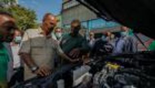 بالصور.. آبي أحمد وأفورقي داخل مصنع للجيش الإثيوبي