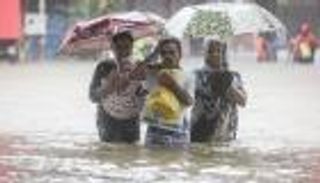 غرق وصعق وانهيار جدران.. فيضانات الهند تقتل 30