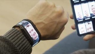 نوبيا تطلق ساعتها الذكية Watch بشاشة منحنية