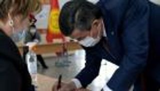 رئيس قرغيزستان يستقيل "حقنا" للدماء