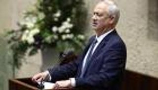 وزير الدفاع الإسرائيلي لعباس: يدنا ممدودة للسلام