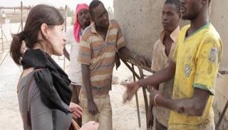 الصحفية الإيطالية والناشطة نانسي بورسيا 