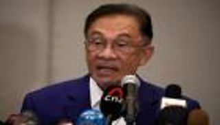 "عدم اليقين السياسي" يخنق ماليزيا.. والملك يحذر 