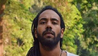 المطرب أحمد أبايزيد