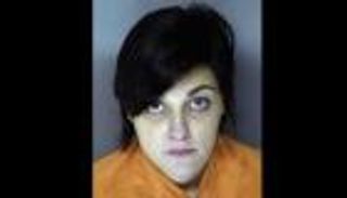 جريمة بشعة.. أم ترمي طفليها في أكياس قمامة