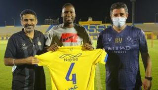 عمر هوساوي لاعب النصر السعودي السابق