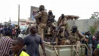 قوات من الجيش الصومالي تمشط إحدى القرى- أرشيفية