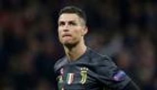 كريستيانو رونالدو يشعل الحرب مع وزير الرياضة الإيطالي