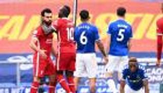 الدوري الإنجليزي.. "الفار" ينقذ إيفرتون من ضربة ليفربول القاضية