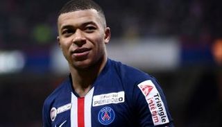 كيليان مبابي لاعب باريس سان جيرمان