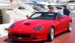 يملك فيراري و5 شقق ويختا.. قصة الفقير الأسطورة