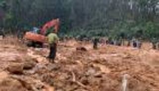 بالصور.. انهيار أرضي يبتلع 22 جنديا في فيتنام