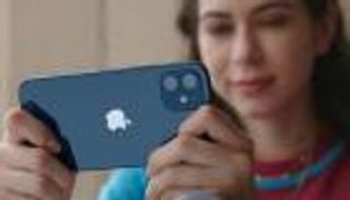 مقارنة في الإمكانيات والأسعار بين آيفون 11 و12.. أيهما أفضل؟