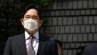 بعد انقطاع عامين.. تفاصيل أول زيارة لوريث سامسونج إلى فيتنام 