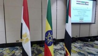 أعلام الدول الثلاث المشاركة في مفاوضات سد النهضة السودان وإثيوبيا ومصر